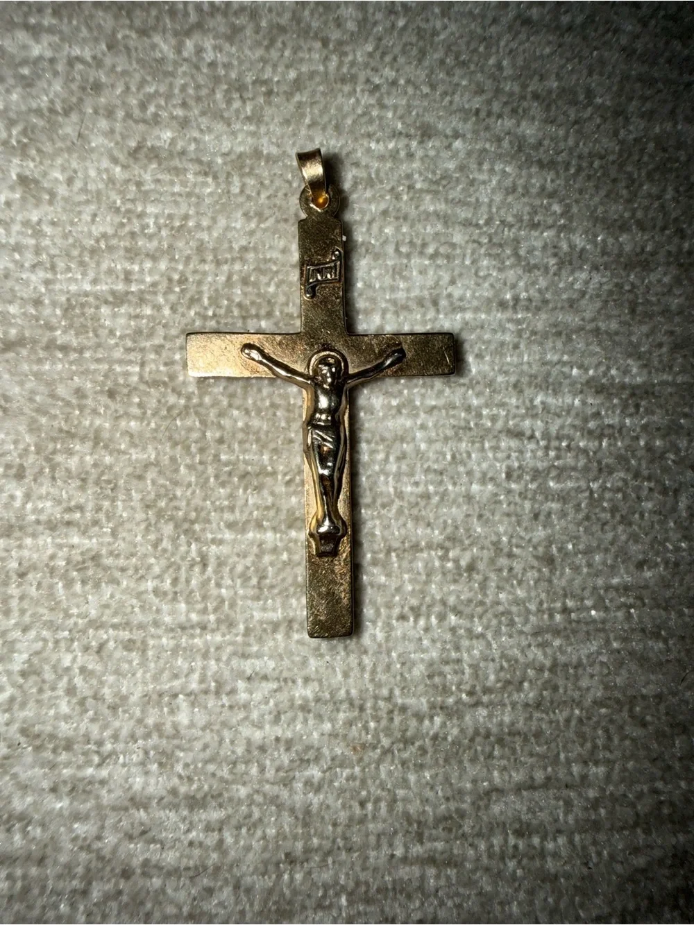 Gold Crucifix Pendant with Corpus 14 kt gold